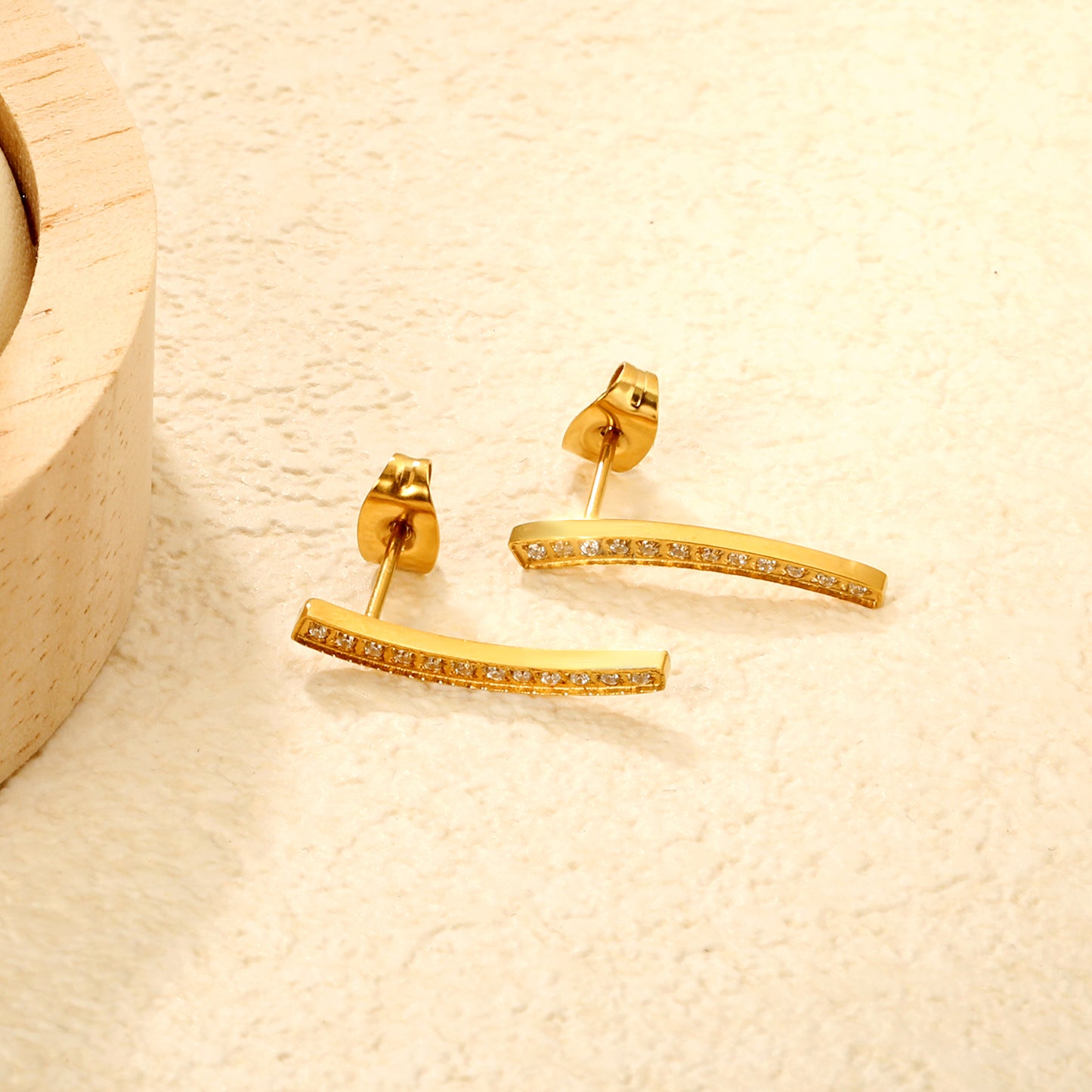 ARETES LINEA CURVEADA CON ZIRCONIA