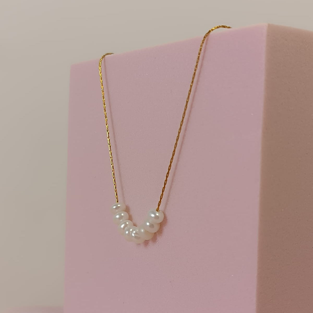 COLLAR HILO MINI PERLAS DORADAS