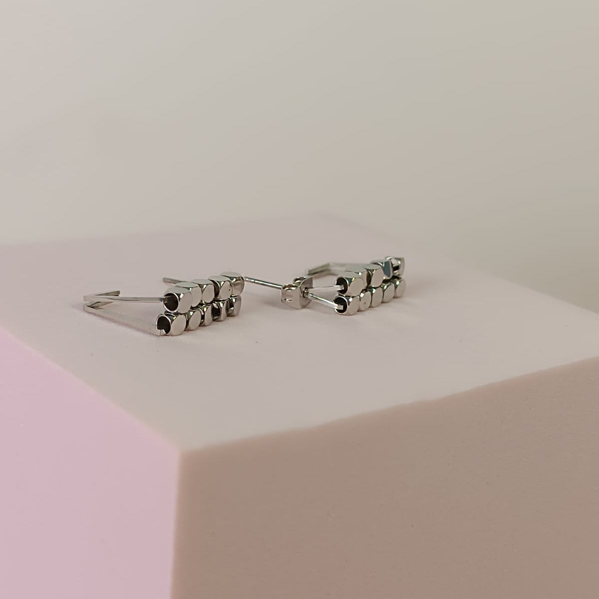 ARETES IXQ 9 CUBOS PLATEADOS