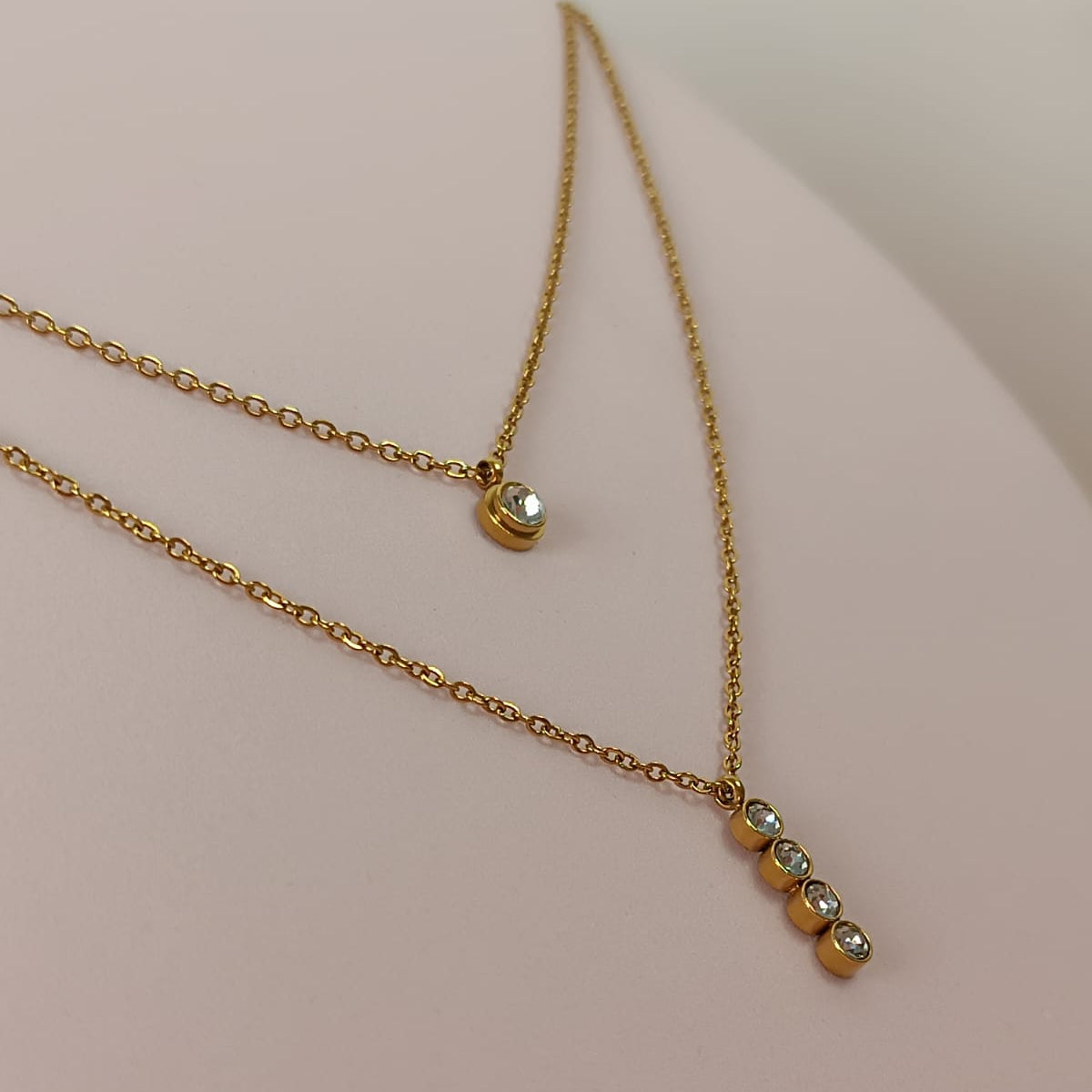 COLLAR DOBLE BARRA 4 ZIRCONIAS DORADO