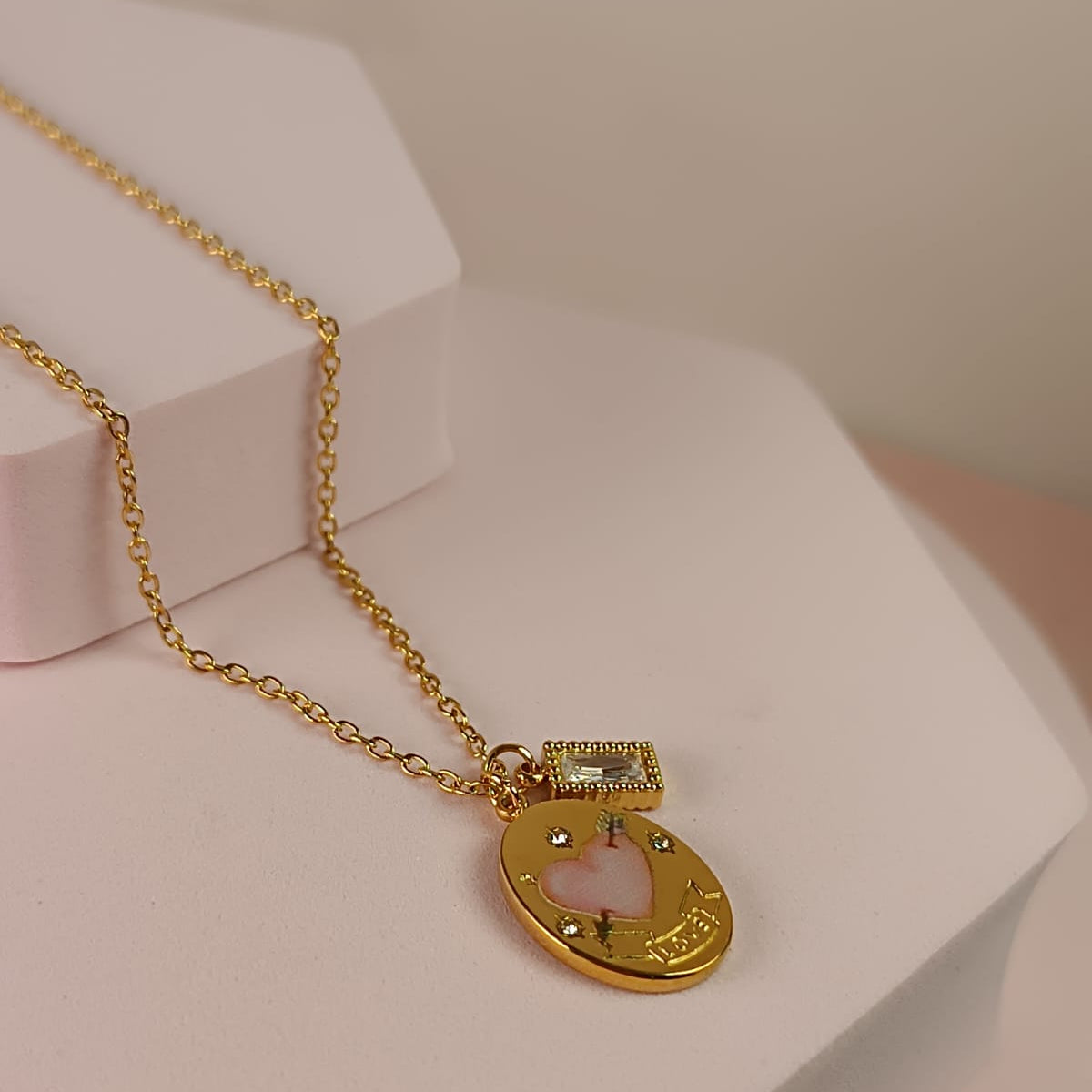 COLLAR MEDALLA CUPIDO LOVE