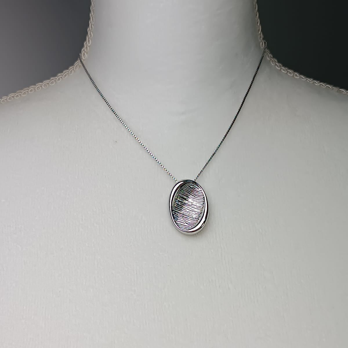 COLLAR OVALO CEPILLADO PLATEADO