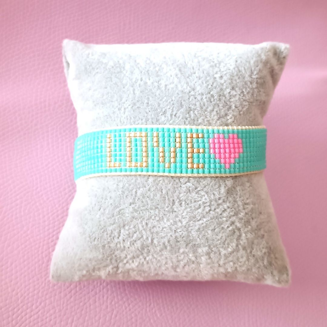 Pulsera tejida Love