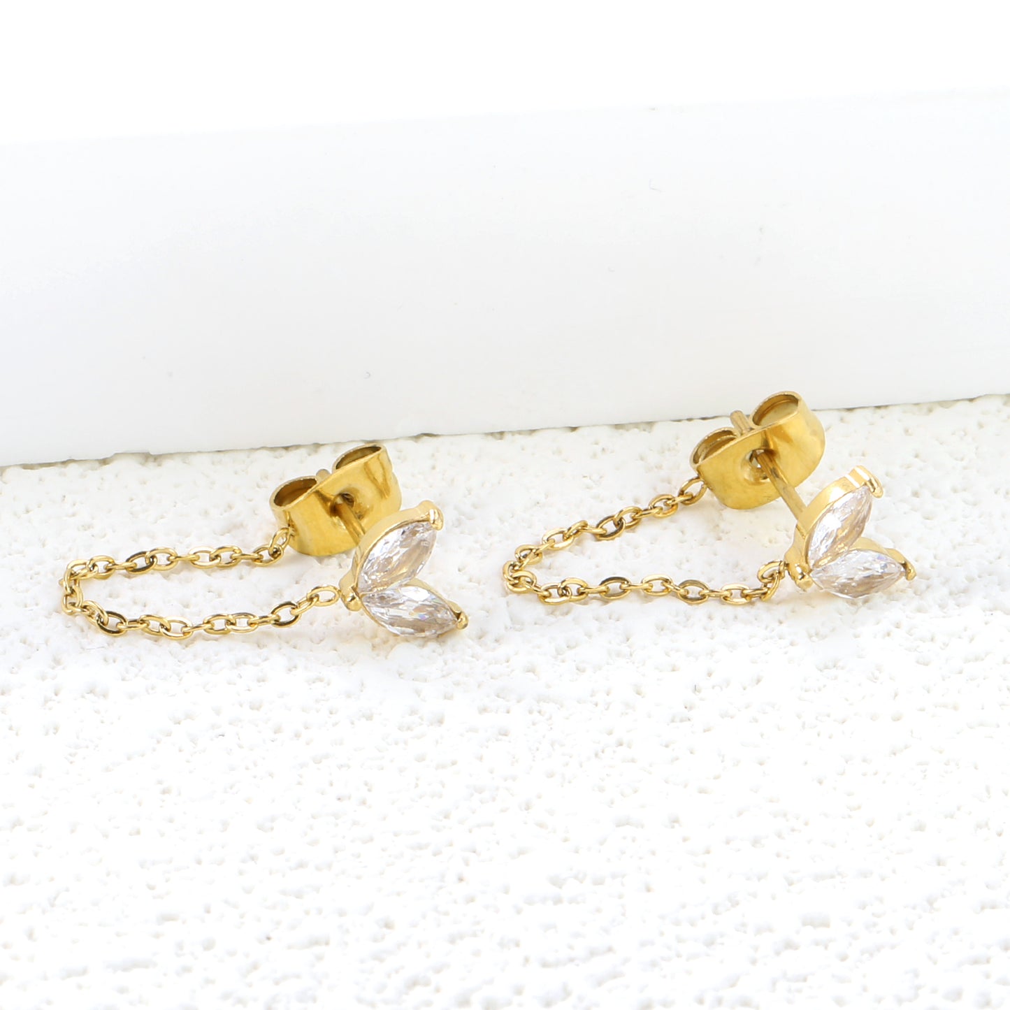 ARETE VECTOR CON CADENA