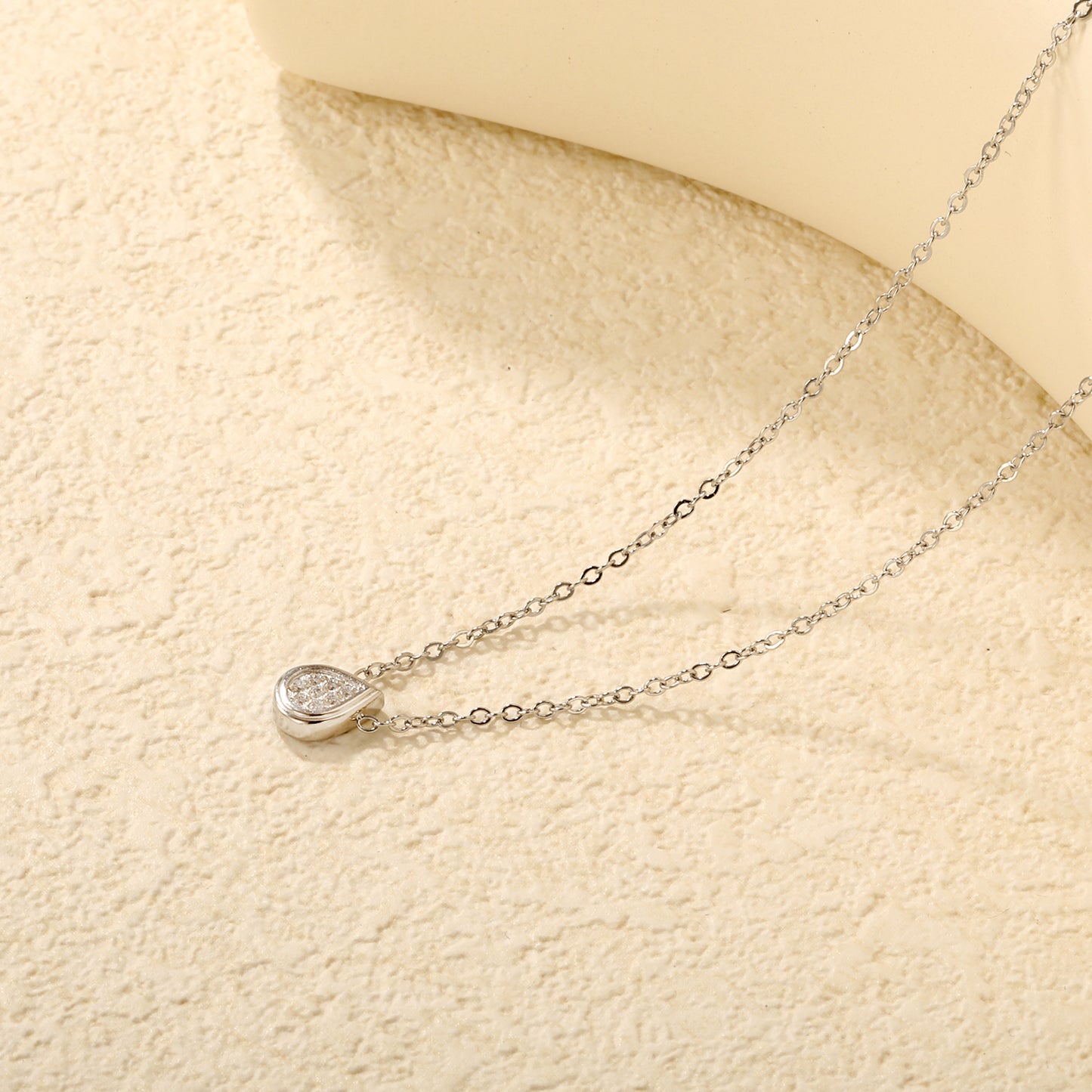 COLLAR DIJE MINI GOTA CON ZIRCONIAS PLATEADO
