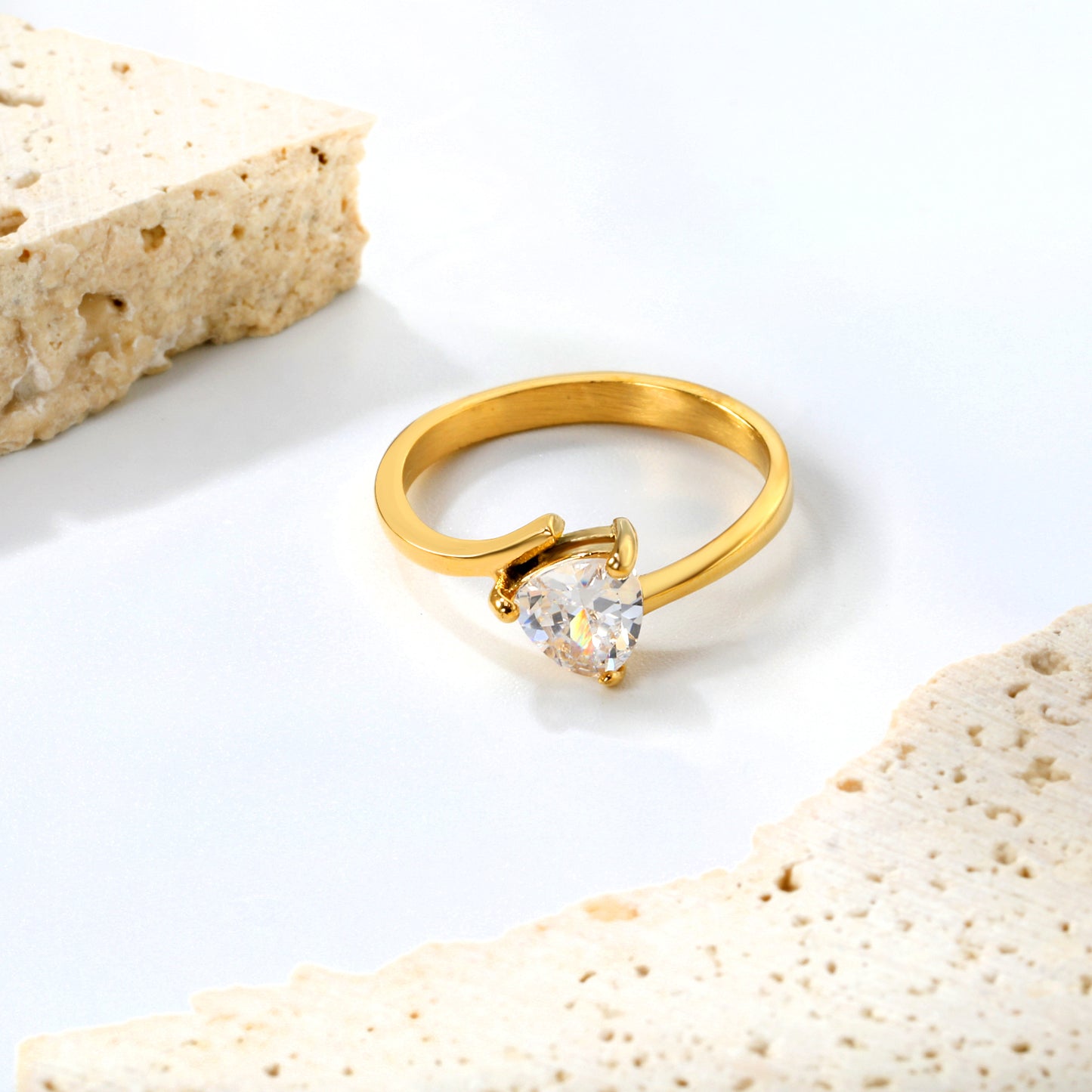 ANILLO ZIRCONIA TRIANGULO BLANCO