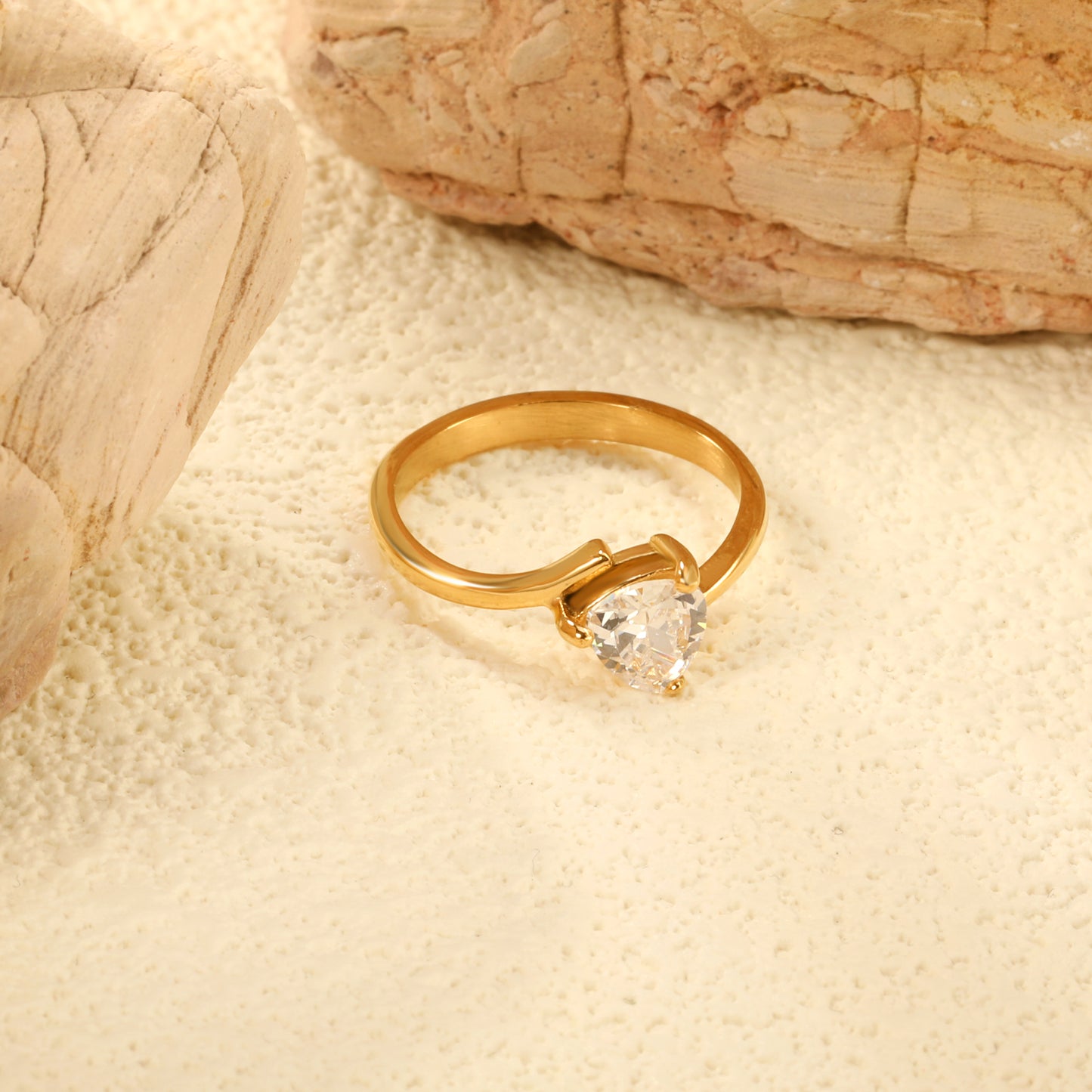 ANILLO ZIRCONIA TRIANGULO BLANCO
