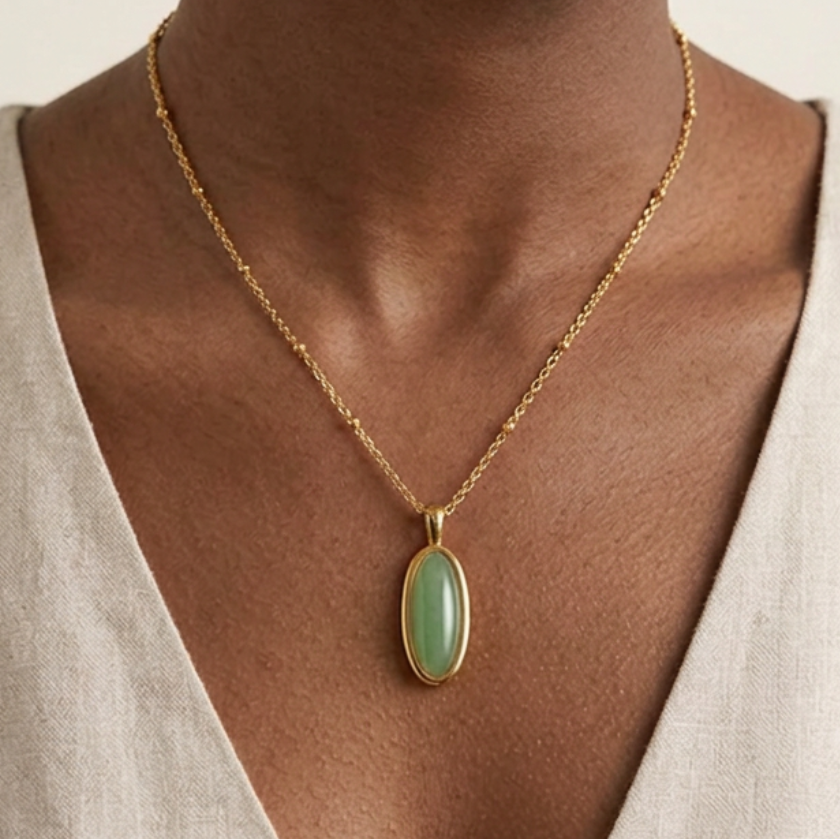 COLLAR PIEDRA VERDE ALARGADA