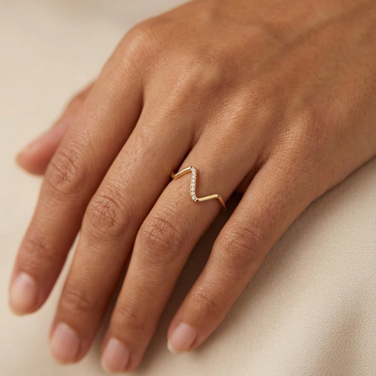 ANILLO V LINEA ZIRCONIA DD