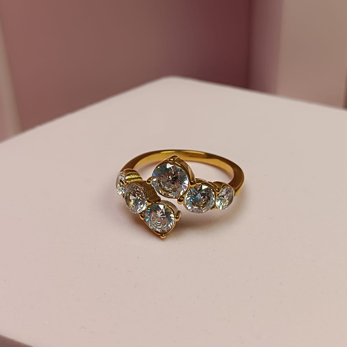 ANILLO 6 ZIRCONIAS REDONDAS