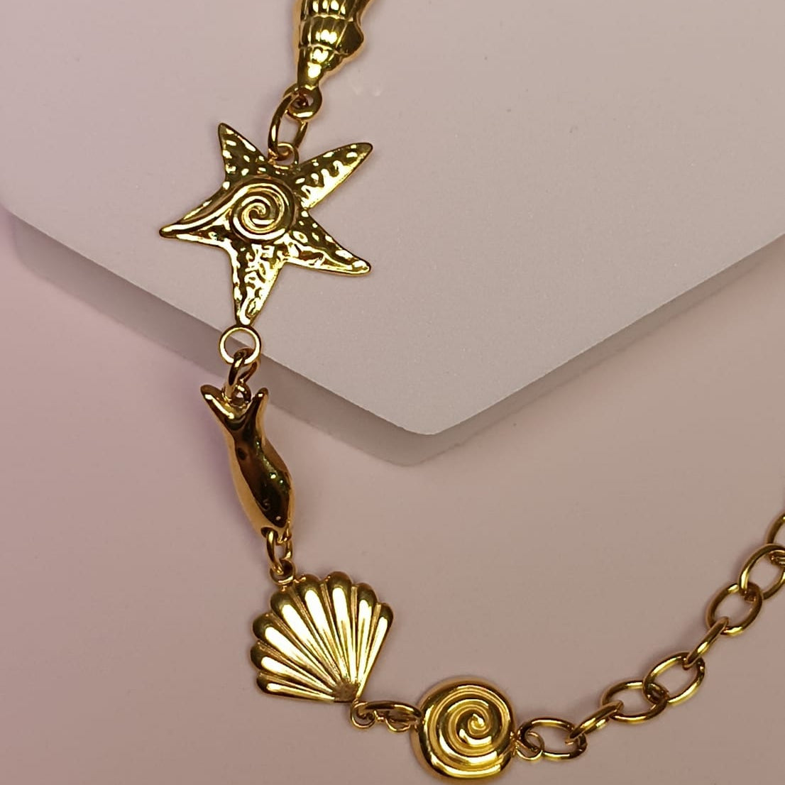 COLLAR DORADO PEZ CONCHA ESTRELLA