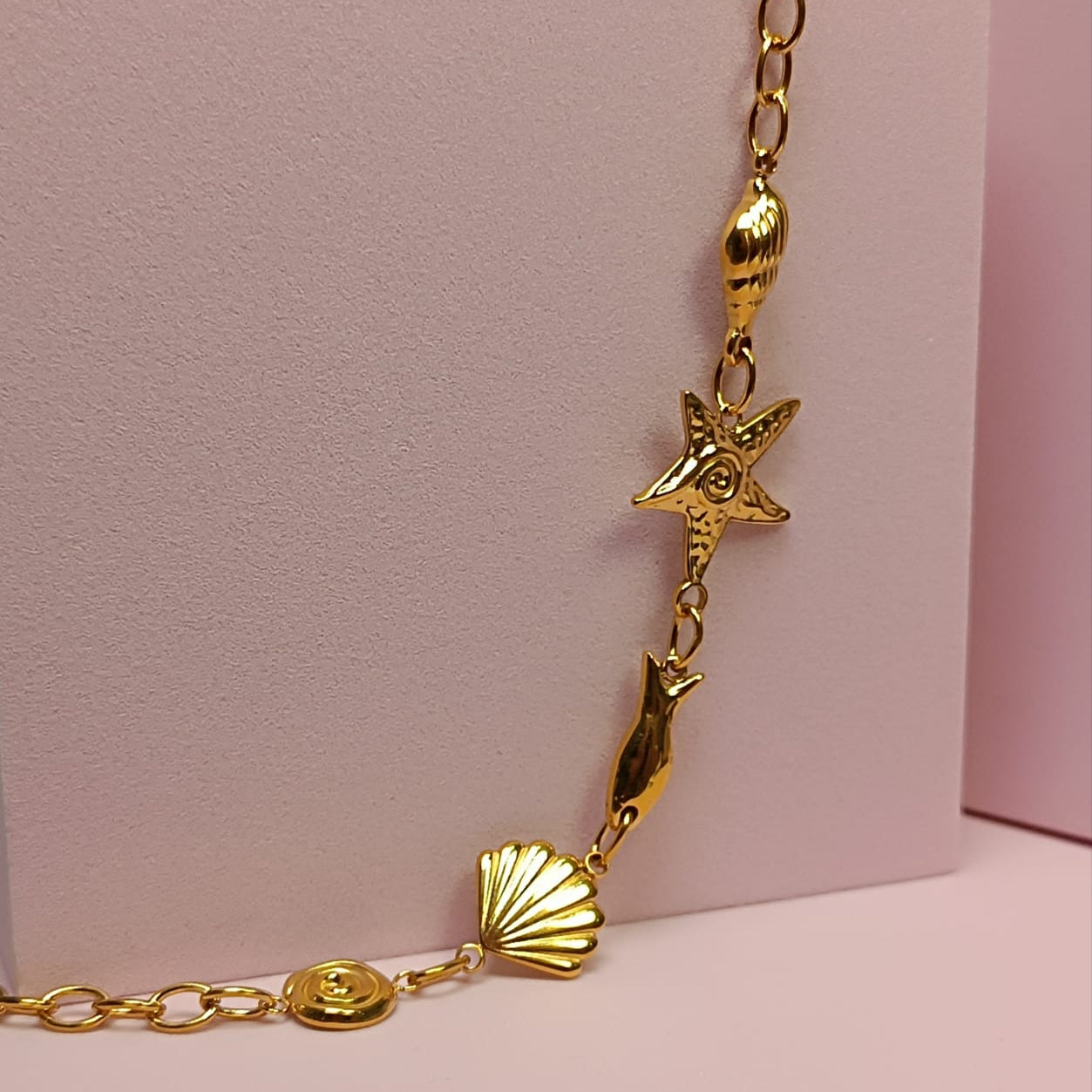 COLLAR DORADO PEZ CONCHA ESTRELLA