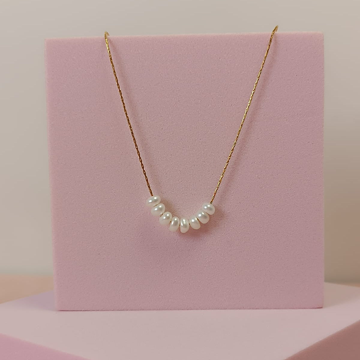 COLLAR HILO MINI PERLAS DORADAS