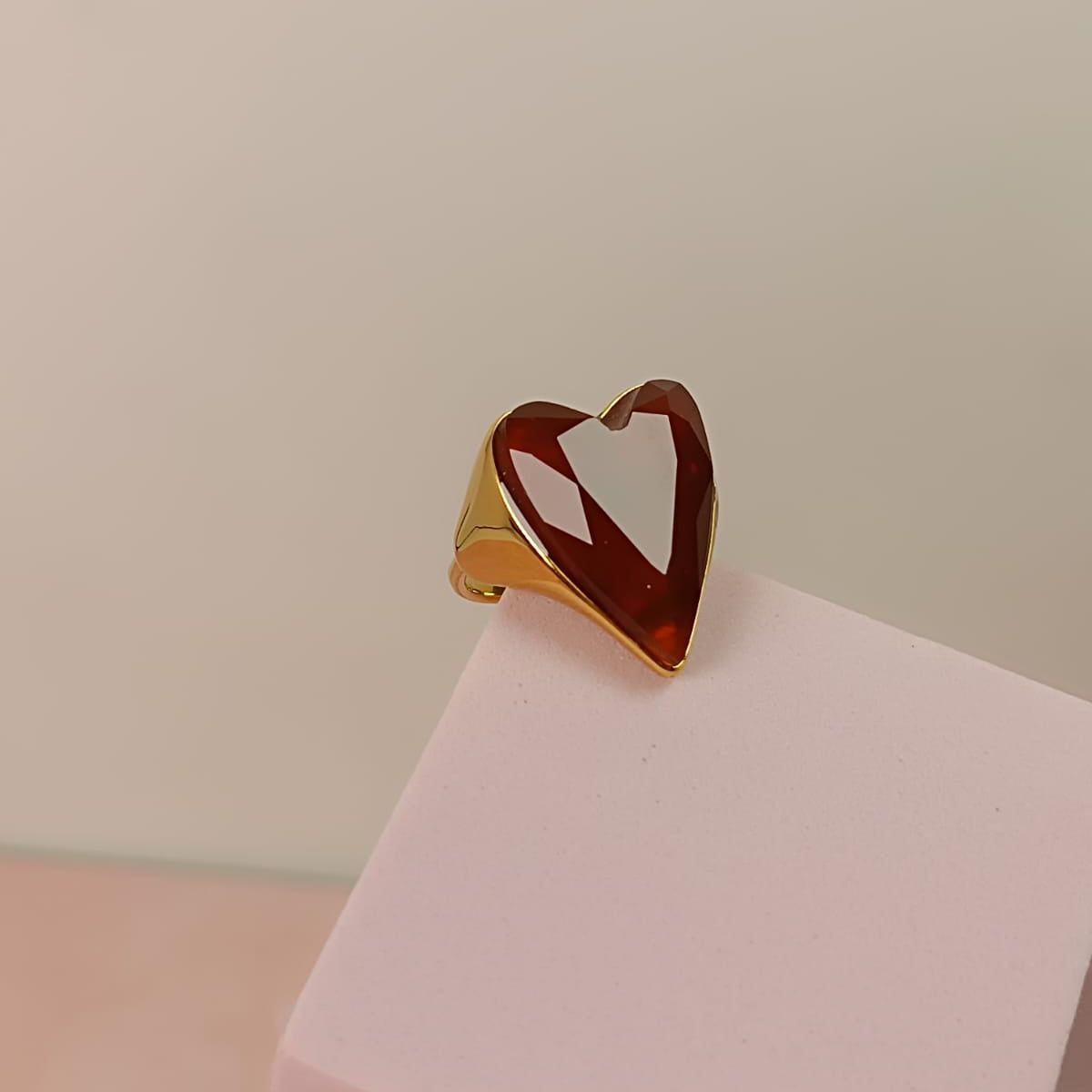 ANILLO CORAZON PIEDRA ROJA