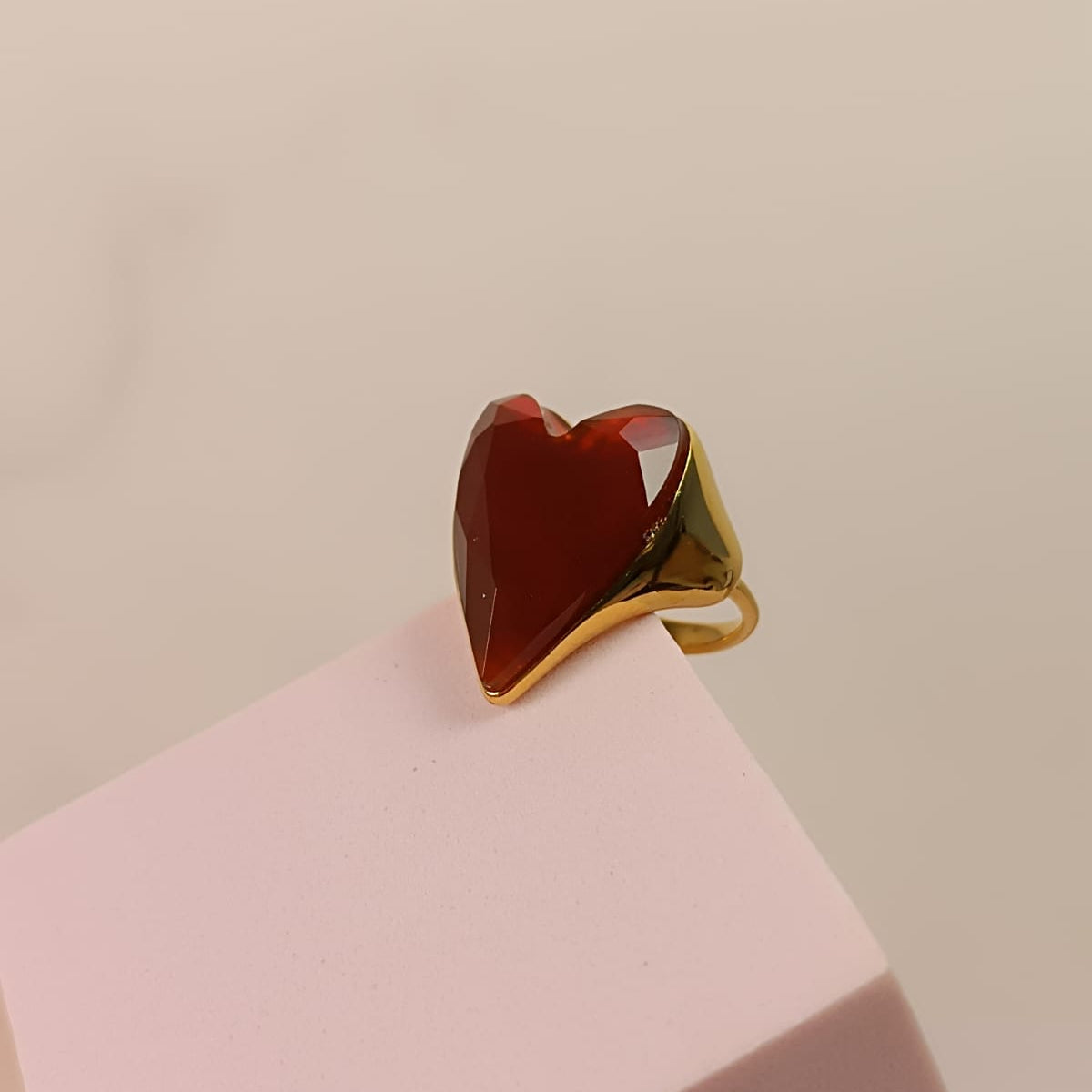 ANILLO CORAZON PIEDRA ROJA