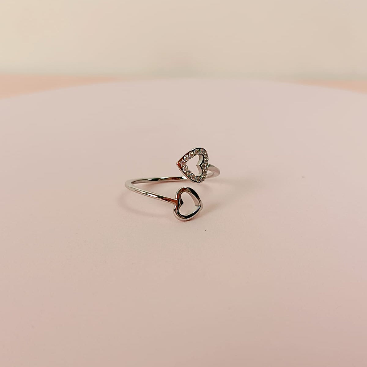 ANILLO 2 CORAZONES LISO Y ZIRCONIAS PLATEADO