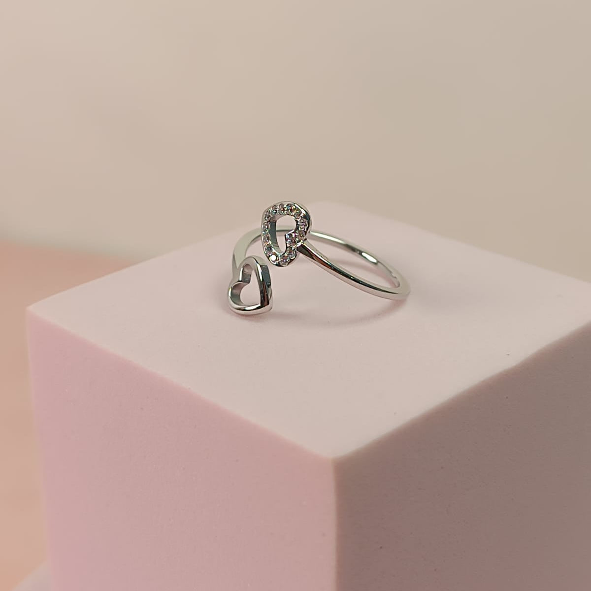 ANILLO 2 CORAZONES LISO Y ZIRCONIAS PLATEADO