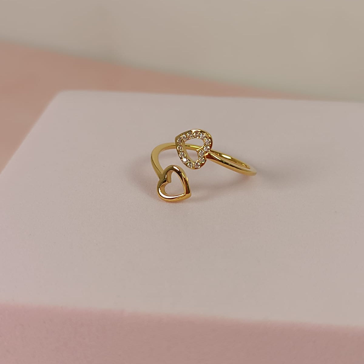 ANILLO 2 CORAZONES LISO Y ZIRCONIAS DORADO