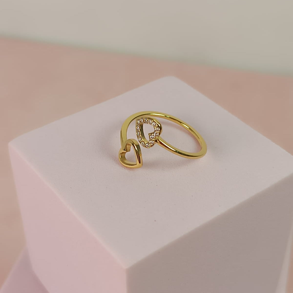 ANILLO 2 CORAZONES LISO Y ZIRCONIAS DORADO