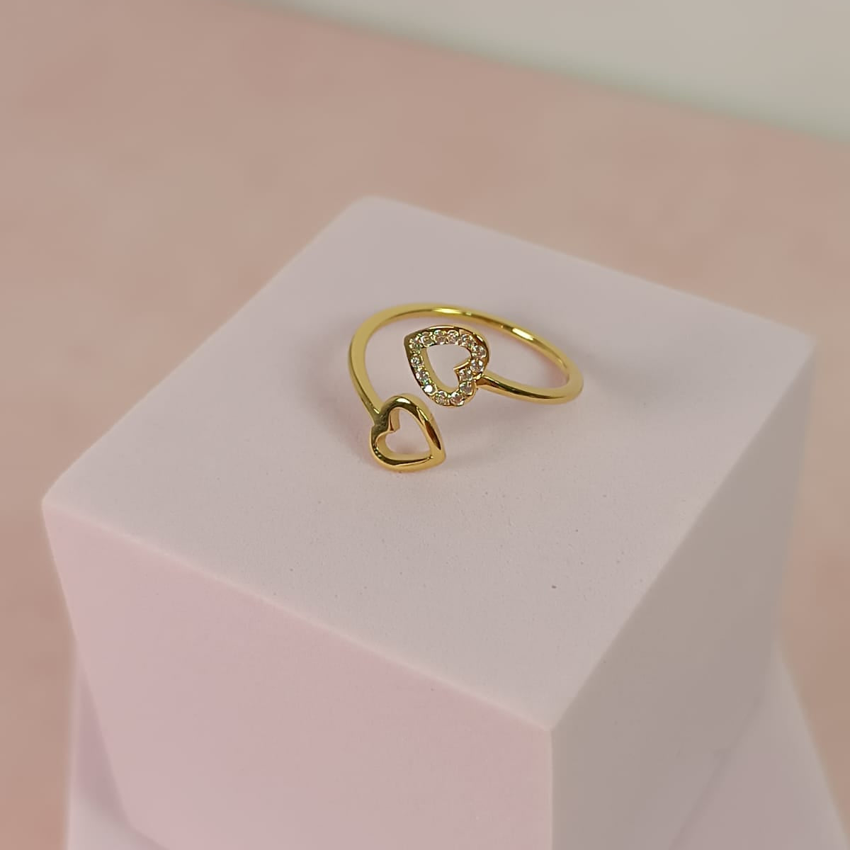 ANILLO 2 CORAZONES LISO Y ZIRCONIAS DORADO