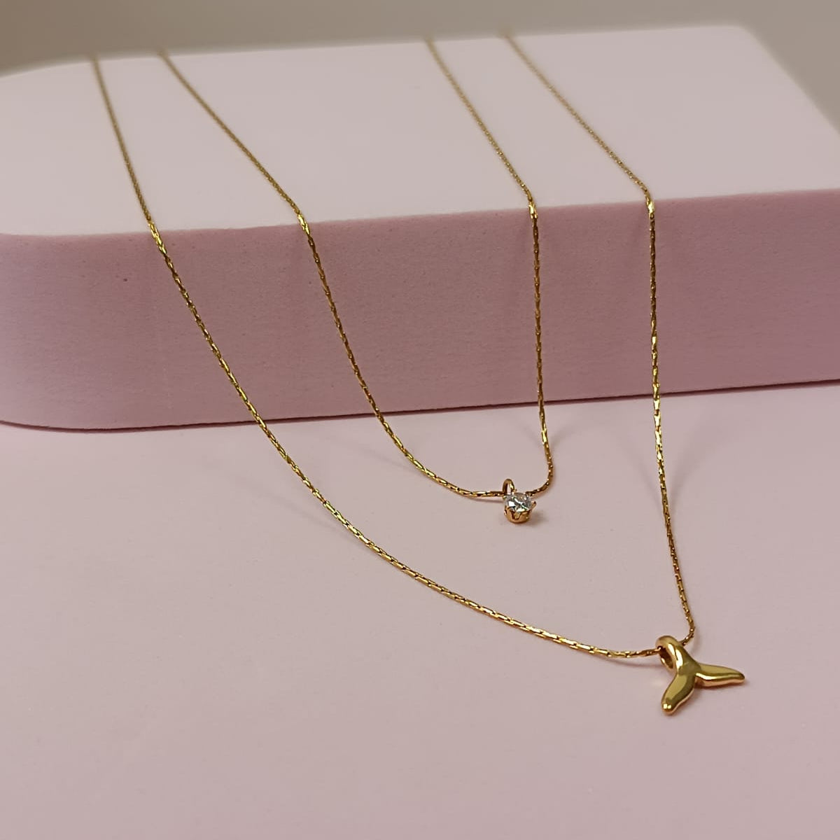 COLLAR DOBLE COLA DE BALLENA ZIRCONIA DORADO