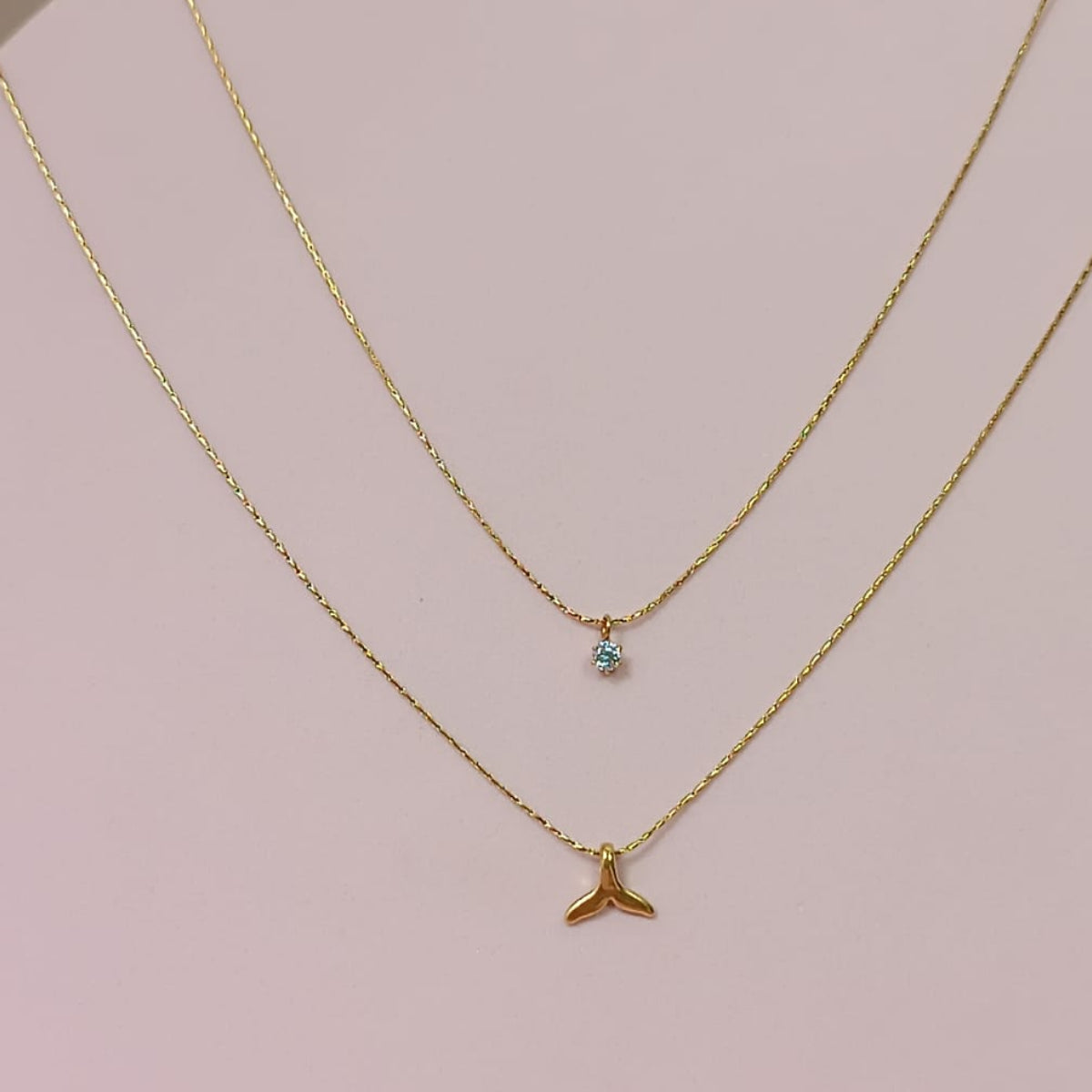 COLLAR DOBLE COLA DE BALLENA ZIRCONIA DORADO