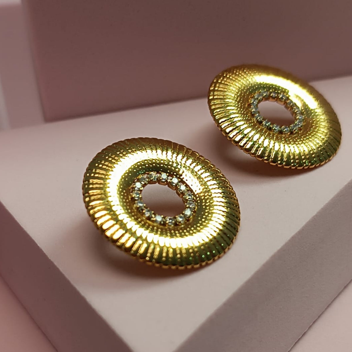 ARETES DONA CENTRO DORADO