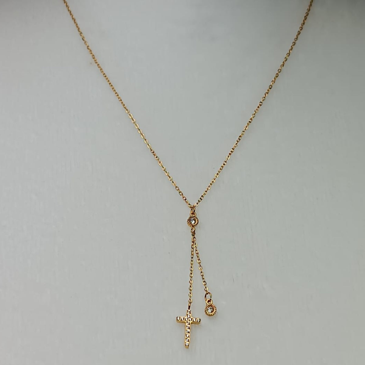 COLLAR CRUZ COLGANTE DOBLE DORADO