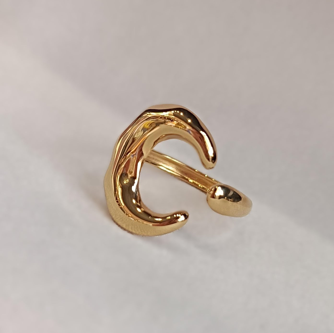 ANILLO AJUSTABLE MEDIA LUNA MARTILLADA